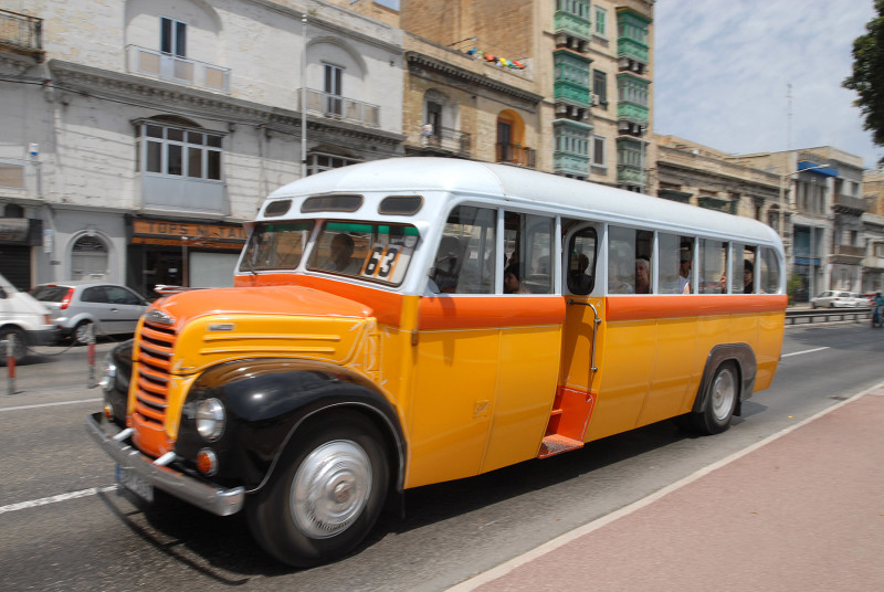 Yellow_Old_Bus